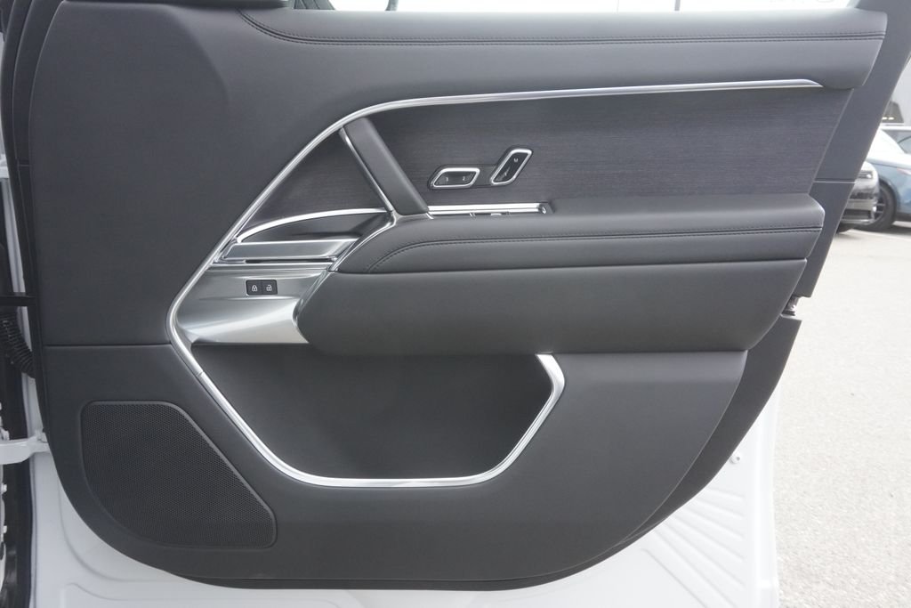 New 2026 Fuji White Land Rover SE image 21