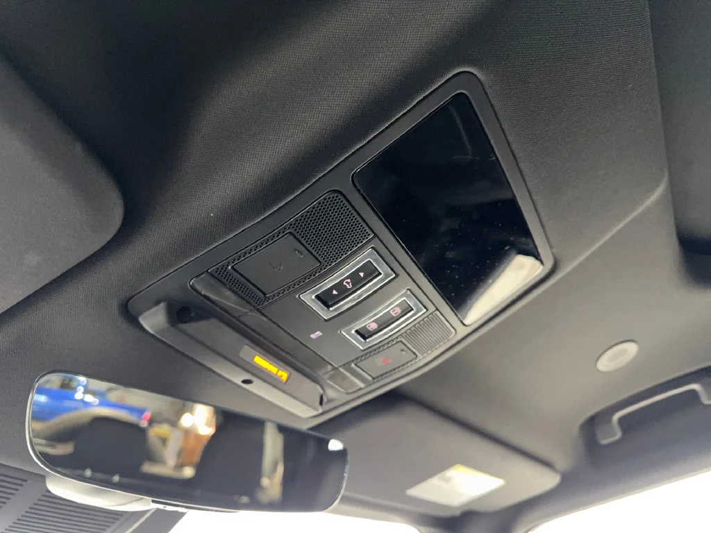 Used 2023 Blue Land Rover SE image 74