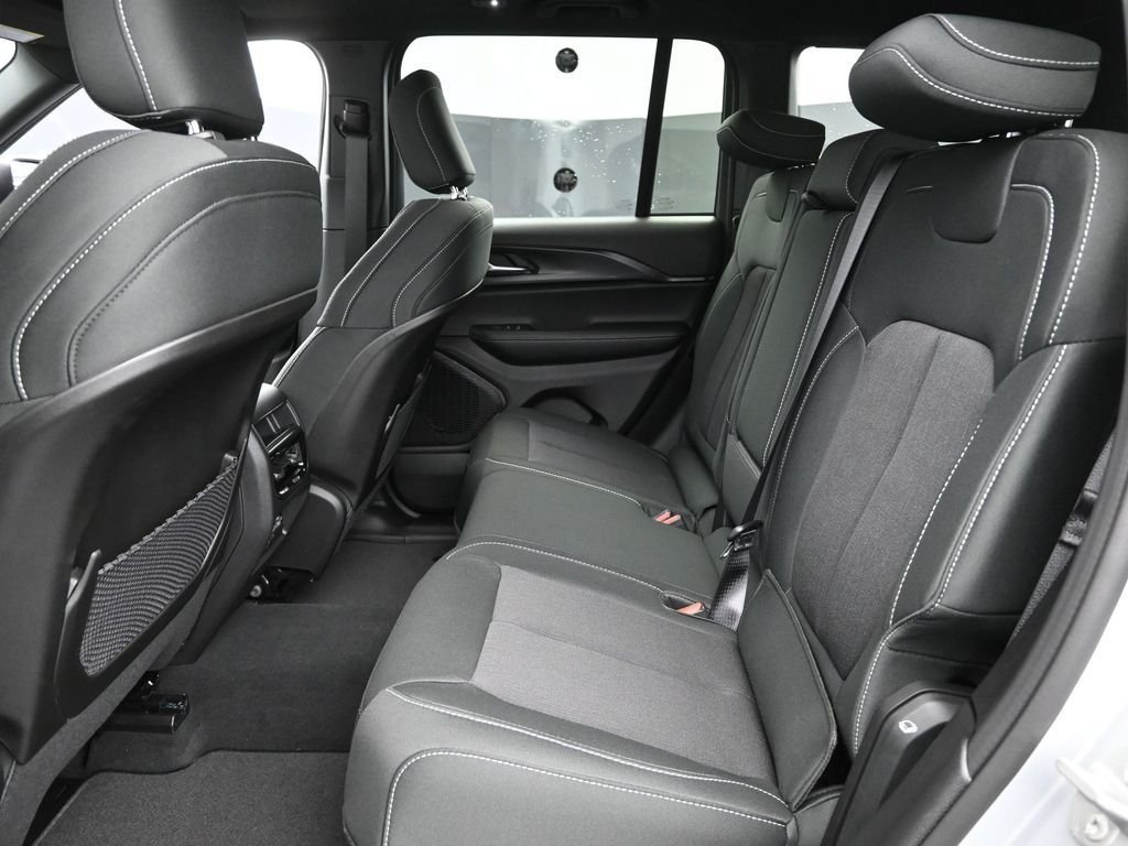 2025 Jeep Grand Cherokee Laredo - Photo 12
