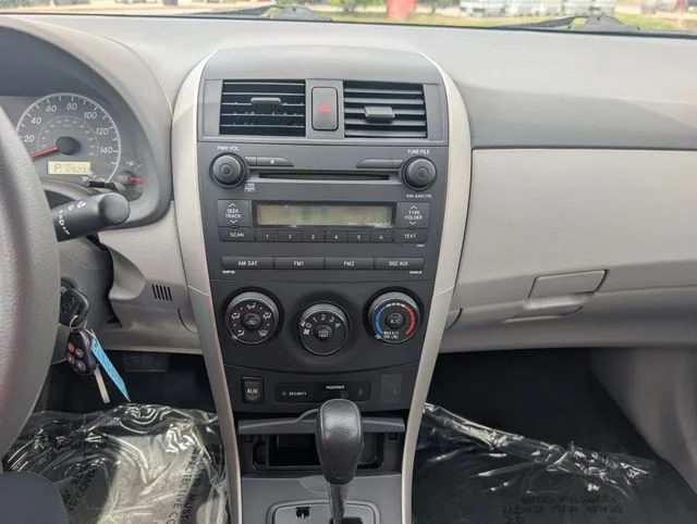 Used 2009 Red Toyota  image 12