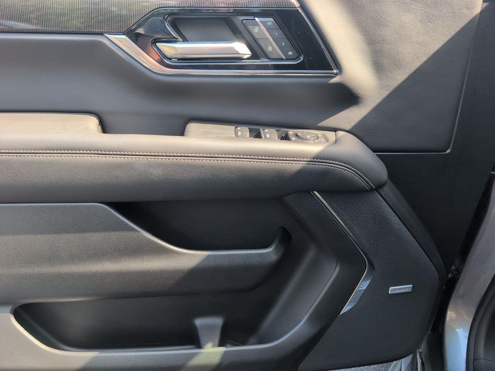 New 2026 Sterling Metallic GMC Elevation image 20