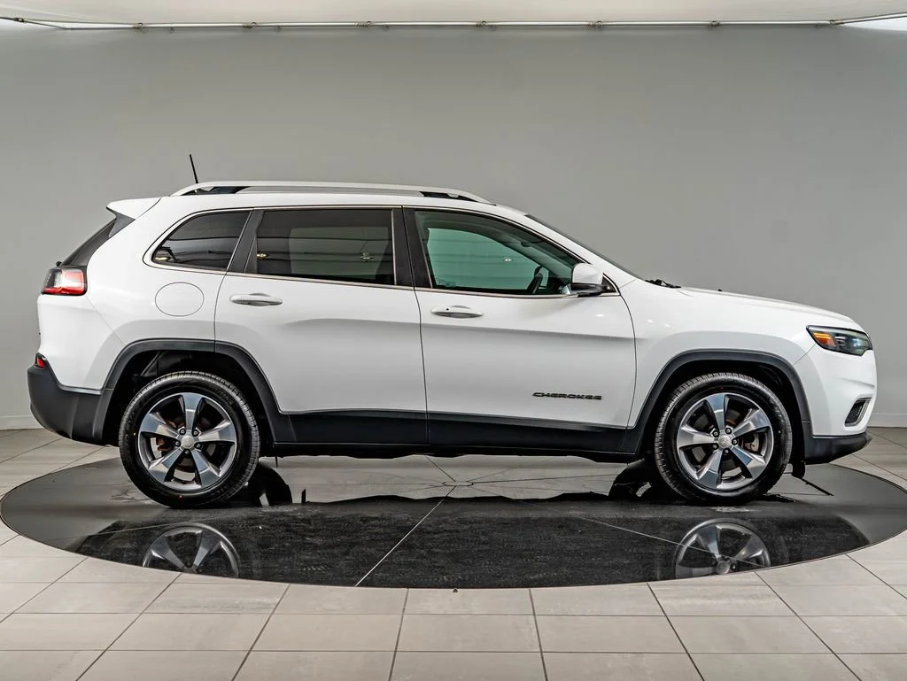 Used 2019 Bright White Clearcoat Jeep Limited image 4