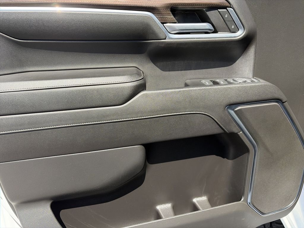 Used 2023 White Chevrolet RST image 18