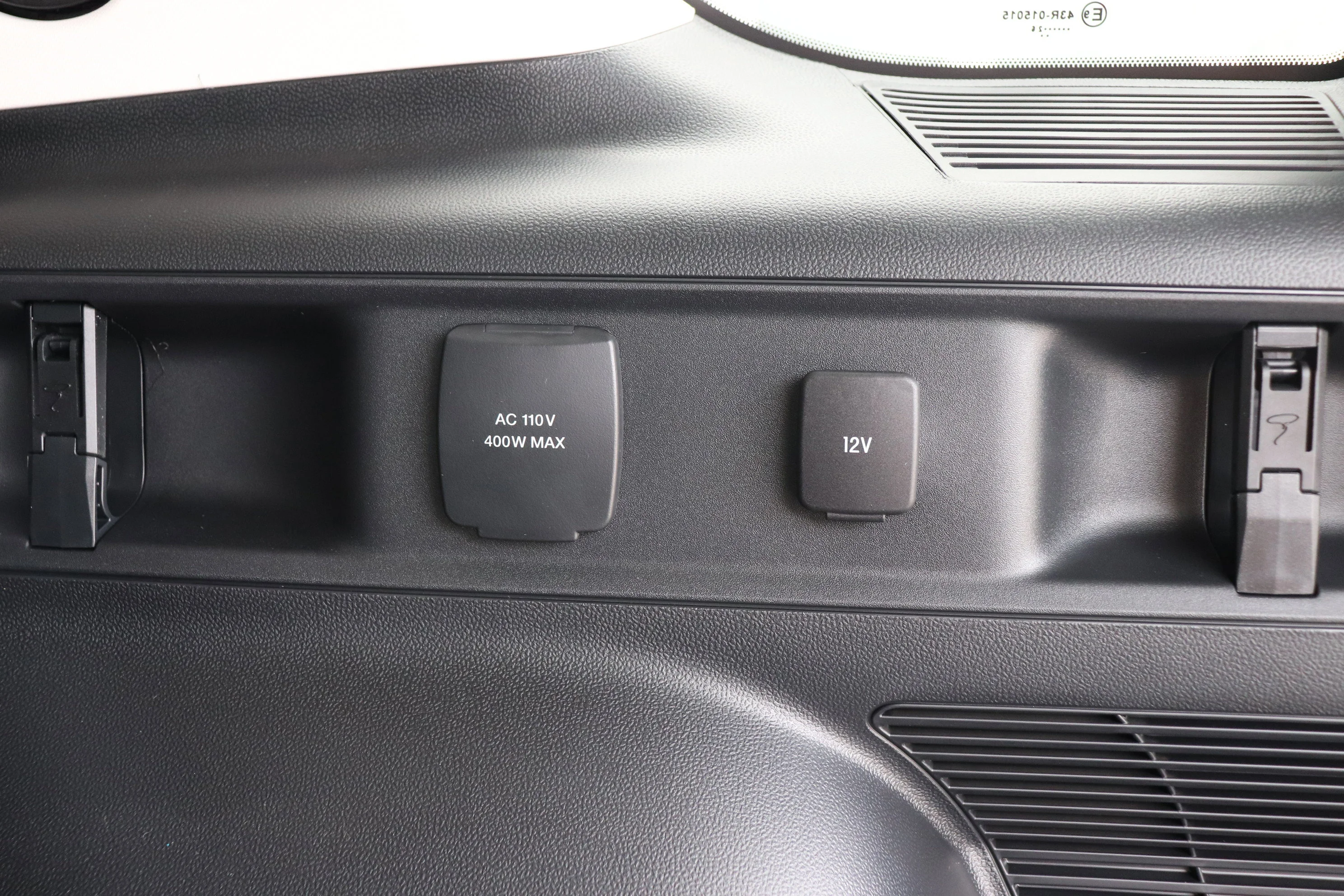 New 2026 CARBONIZED GREY Ford Badlands image 7