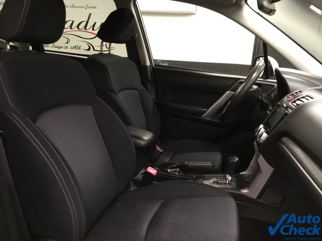 Used 2016 Silver Subaru 2.5i Premium image 34