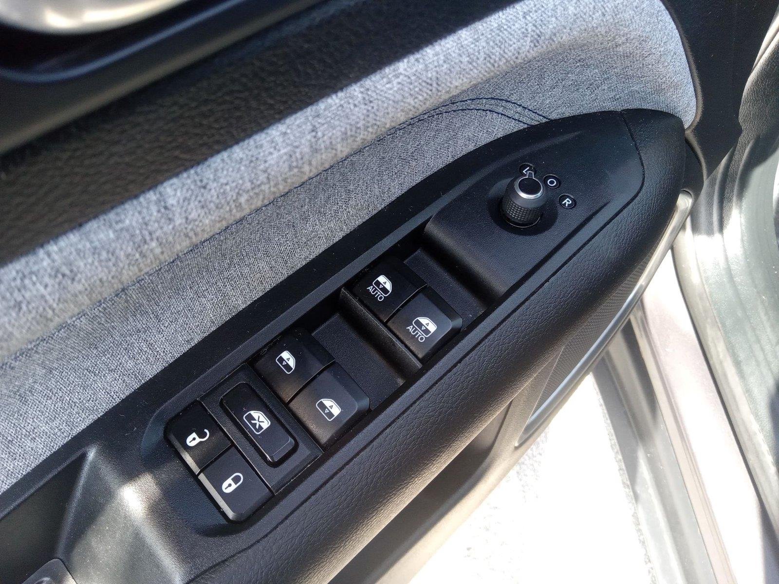 Used 2024 Gray Jeep Latitude 4x4 image 14