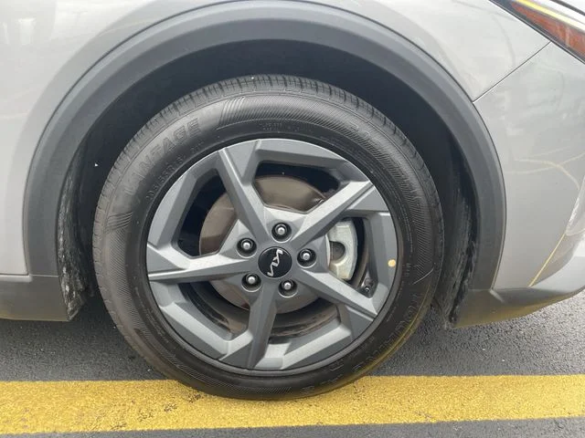 2025 Kia K4 LXS - Photo 39