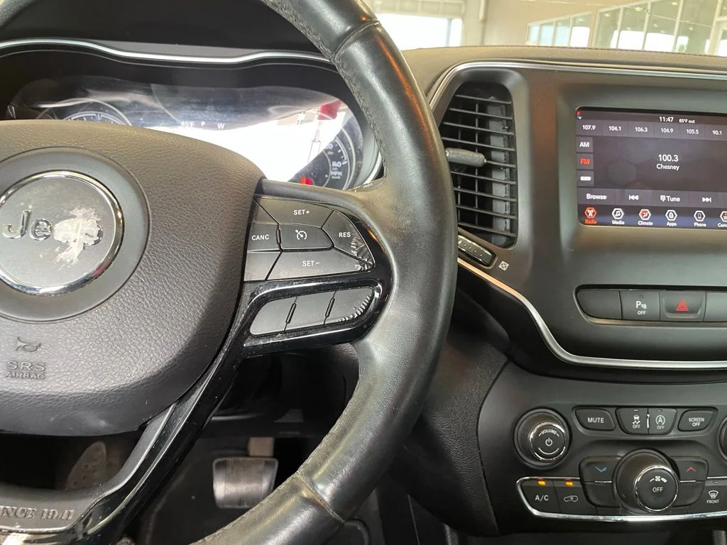 Used 2019 Gray Jeep Latitude Plus image 14