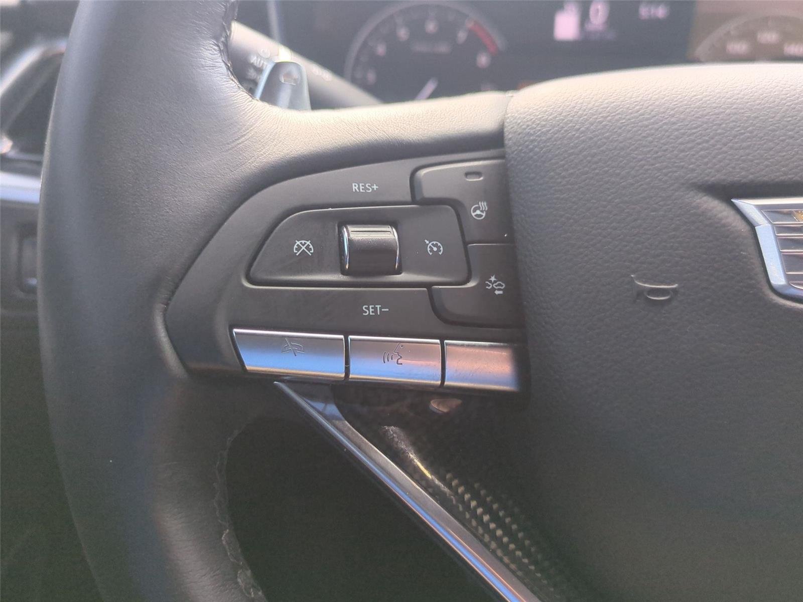 Used 2022 Crystal White Tricoat Cadillac Sport image 20