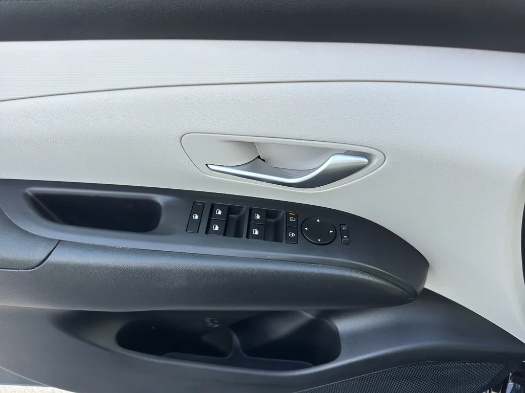 Used 2025 Phantom Black Hyundai SE image 14