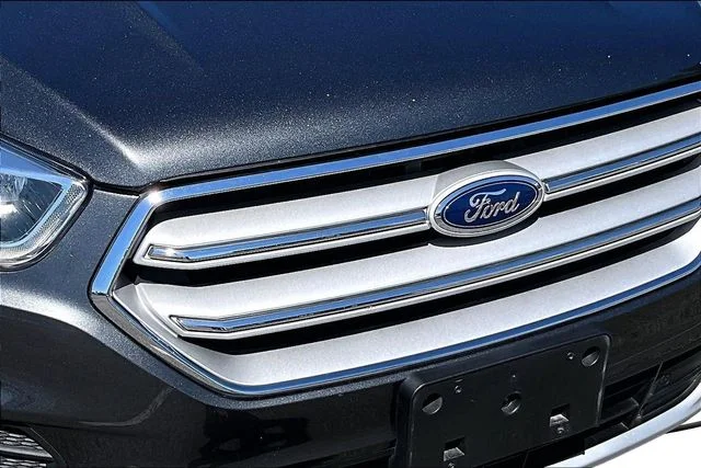 Used 2018 Magnetic Metallic Ford Titanium image 33