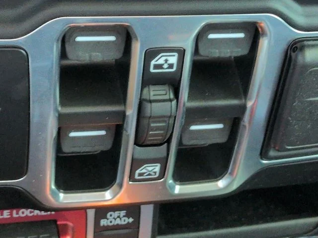 Used 2022 Silver Jeep Mojave image 22