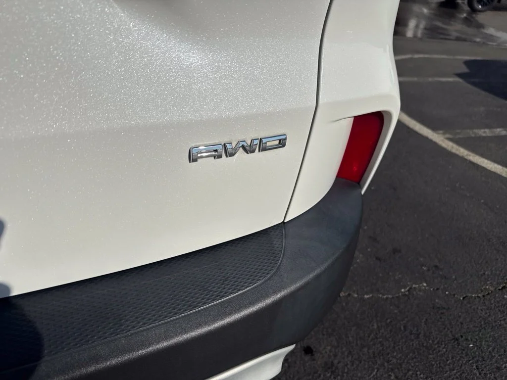 Certified Used 2022 White Metallic Ford SE image 51