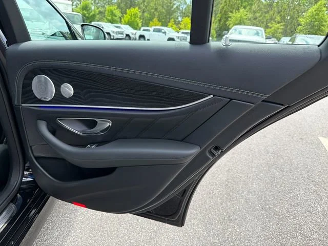 Used 2019 Red Mercedes-Benz 4MATIC® image 16