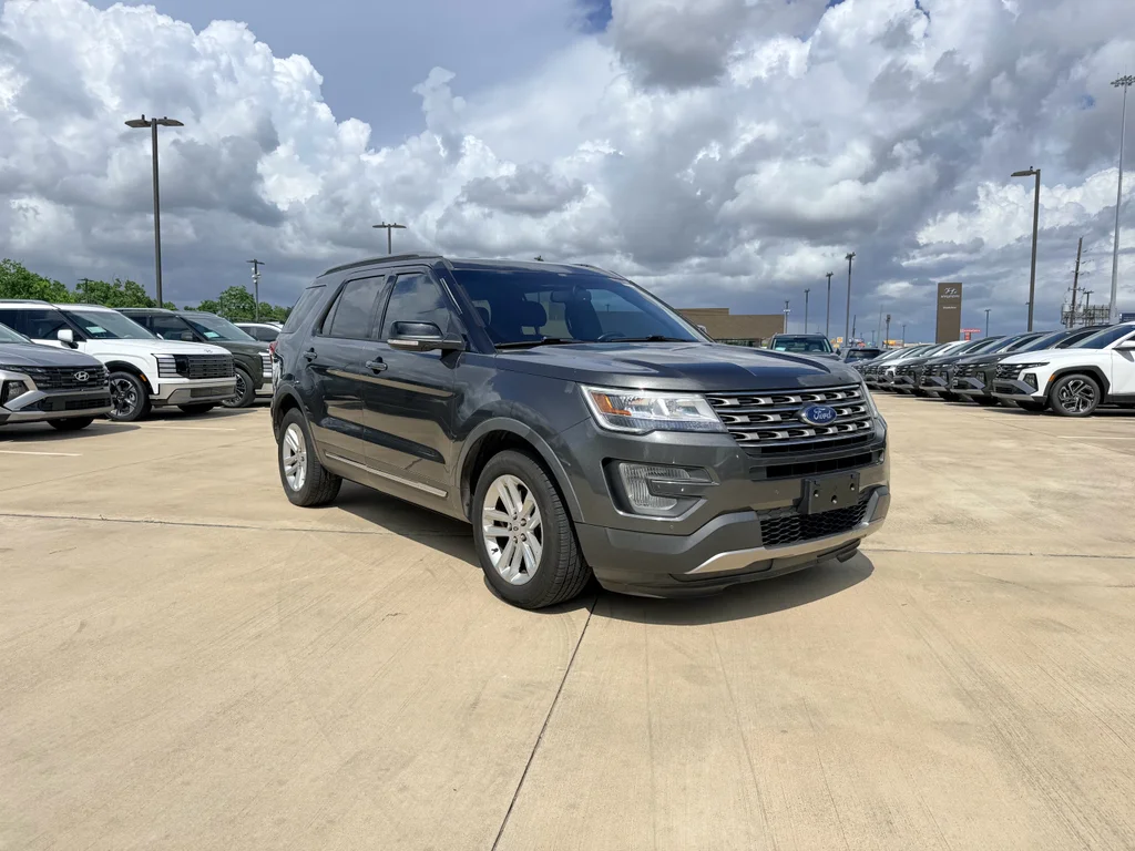 Used 2016 Magnetic Metallic Ford XLT image 32