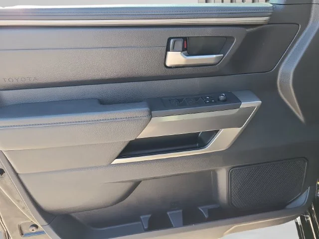 Used 2023  Toyota SR5 image 18