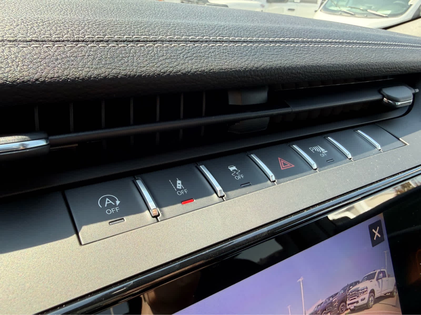 New 2026 Baltic Gray Metallic Clear-Coat Exterior Paint Jeep Laredo Altitude image 24