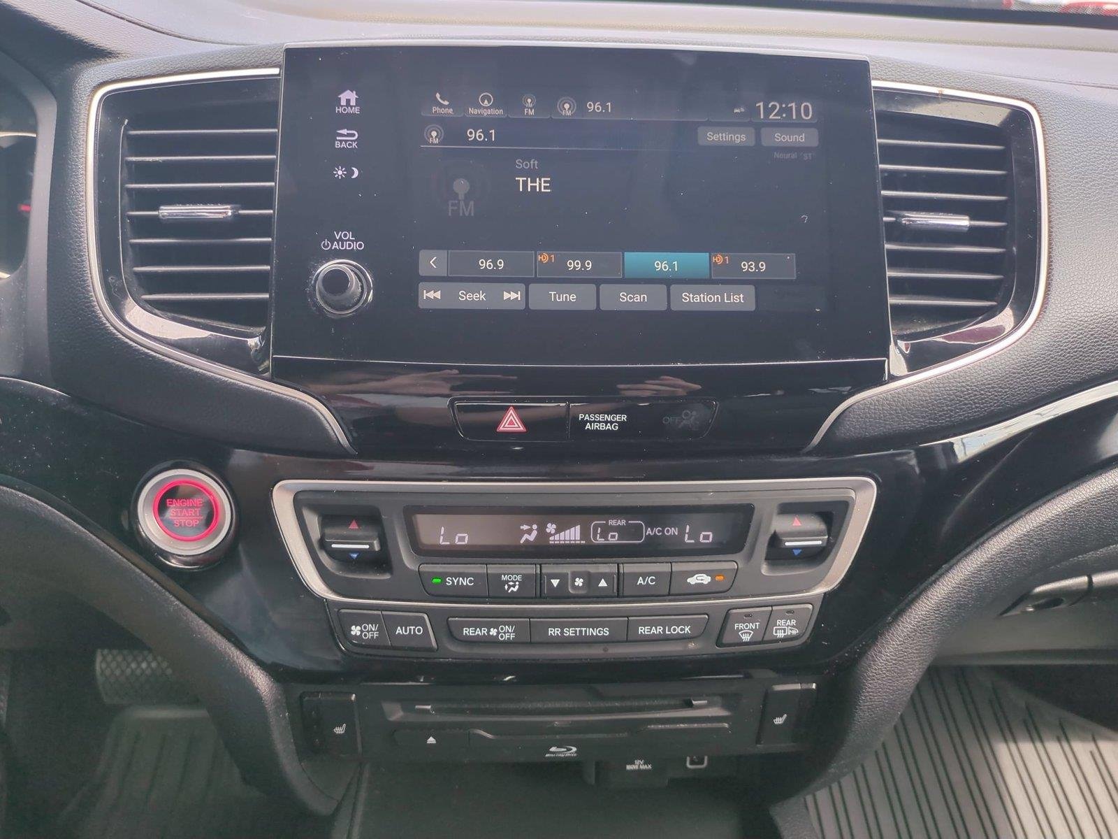 Used 2019 Modern Steel Metallic Honda Touring 8-Passenger image 24