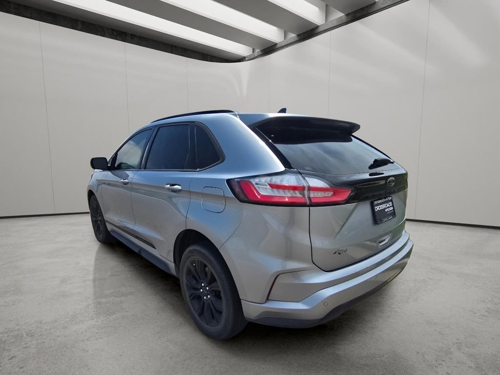 Used 2022 Iconic Silver Metallic Ford SE image 3