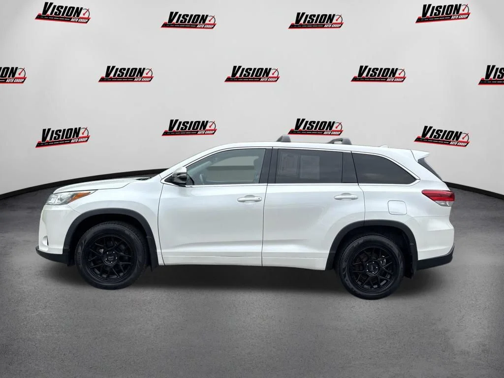 Used 2018 White Toyota LE image 9