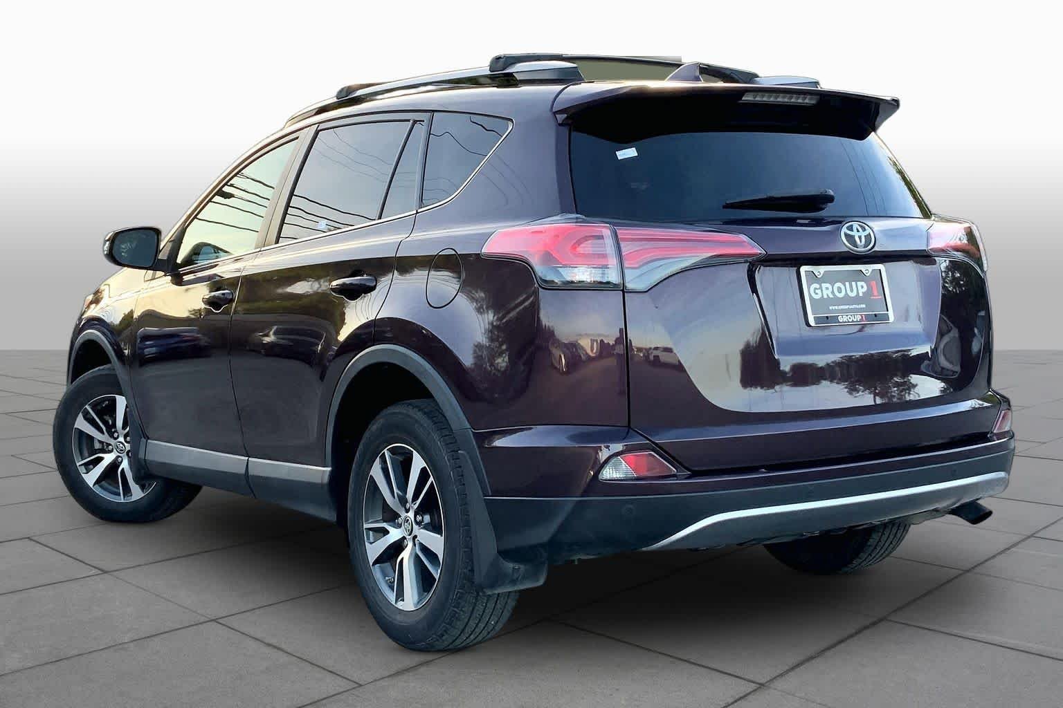 Used 2018 Black Currant Metallic Toyota XLE image 12