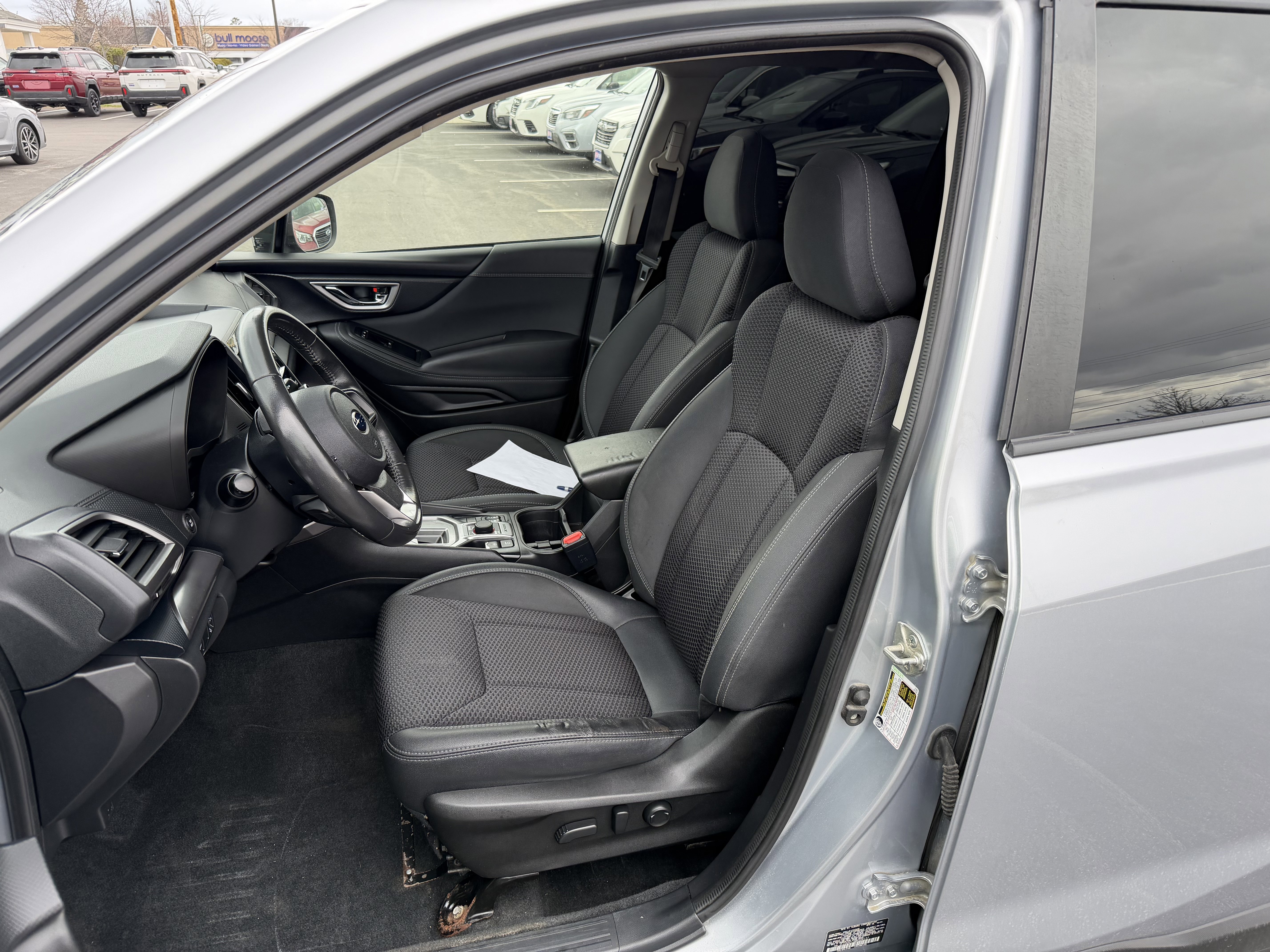 Used 2021 Ice Silver Metallic Subaru Premium image 9