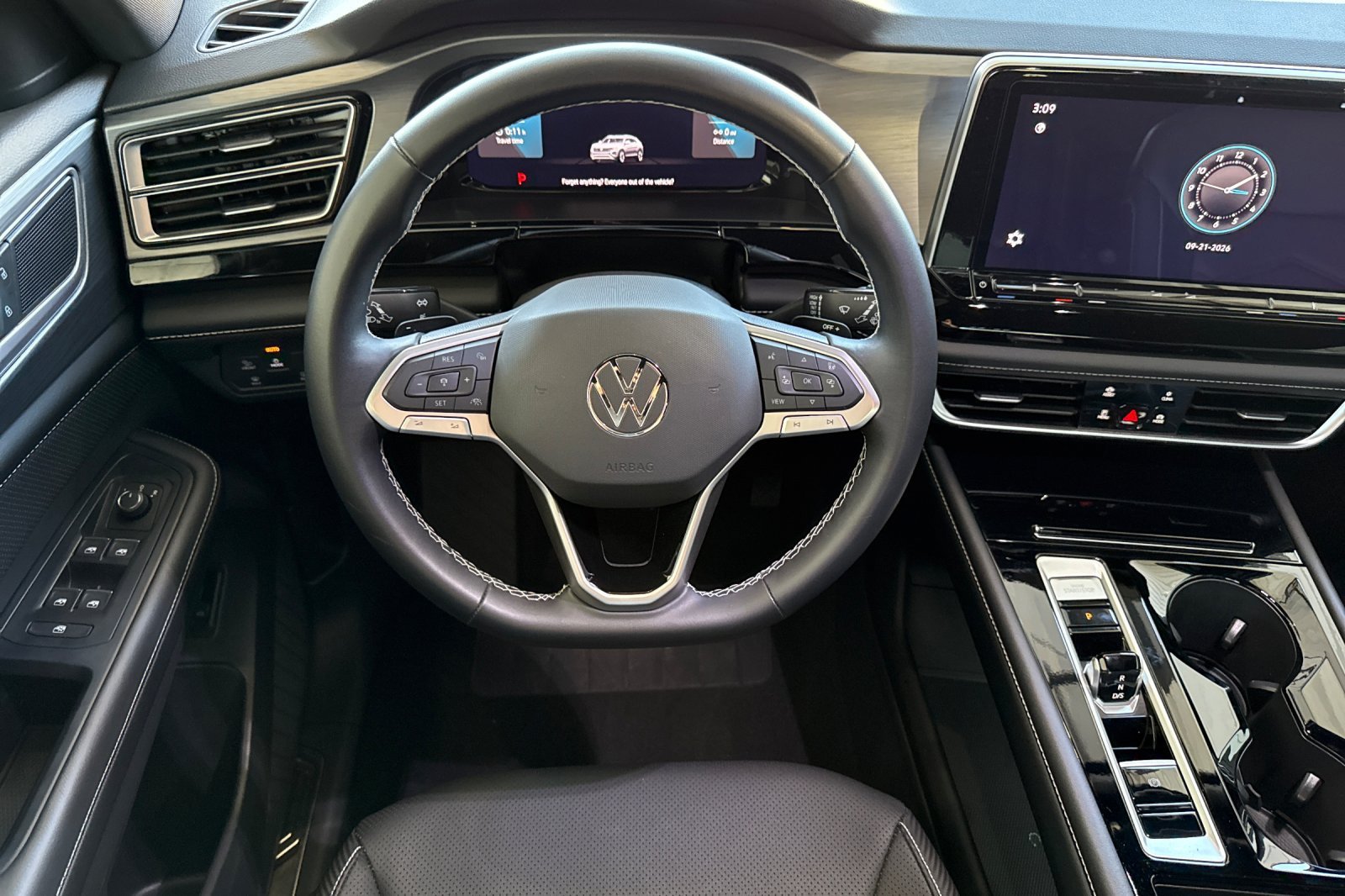 Used 2026  Volkswagen SE w/Technology image 15
