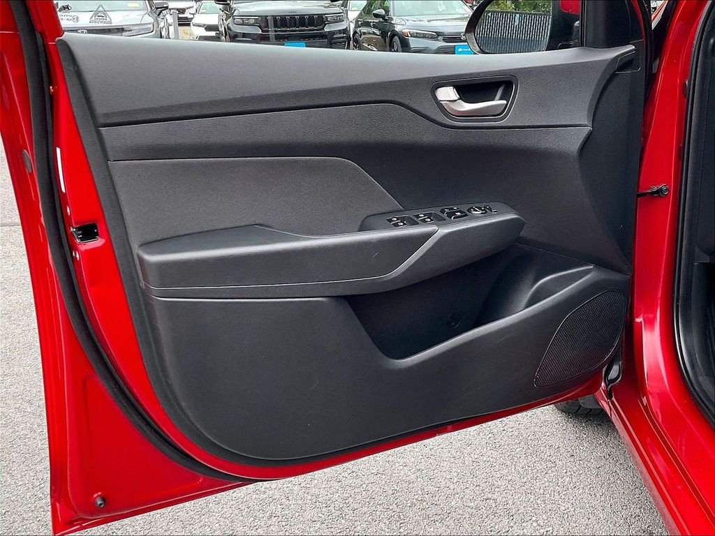 Used 2019 Pomegranate Red Metallic Hyundai SE image 9