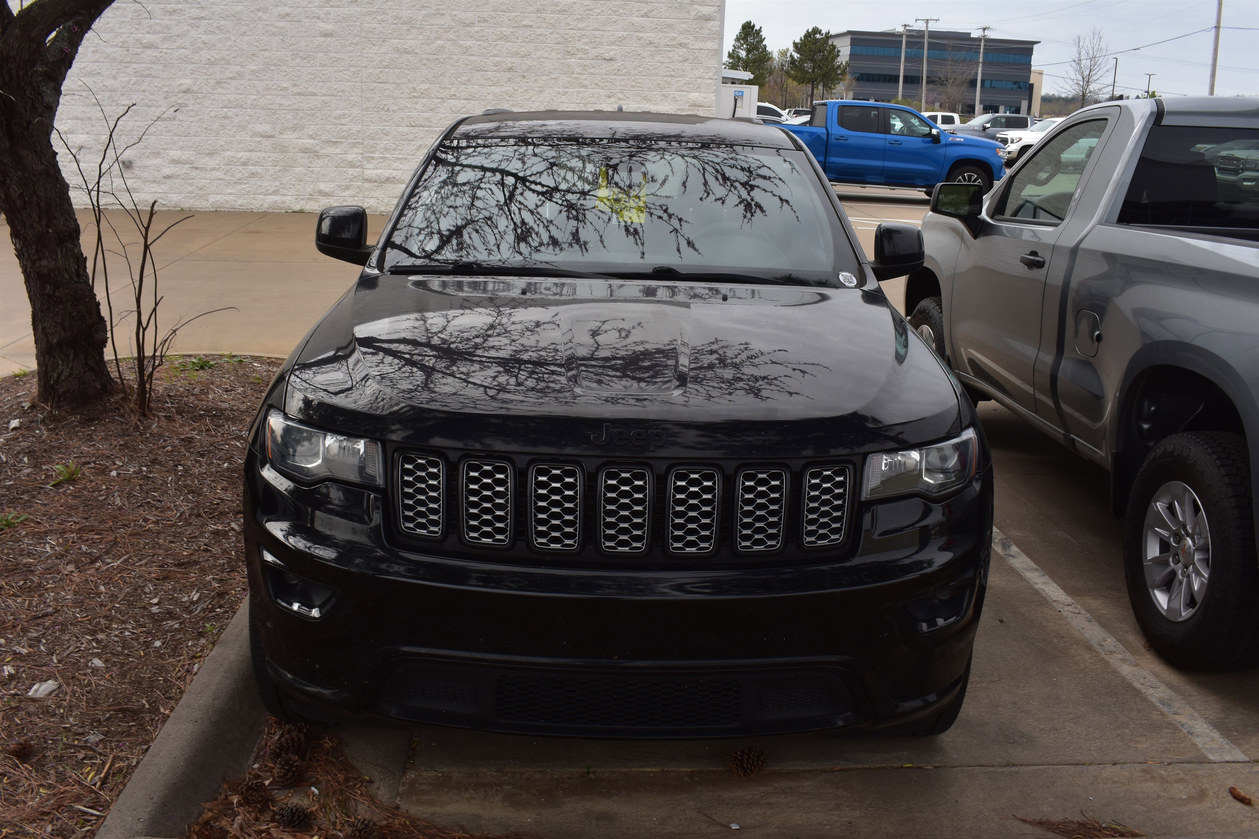Used 2017 Jeep Grand Cherokee Altitude with VIN 1C4RJFAG1HC841564 for sale in Conway, AR