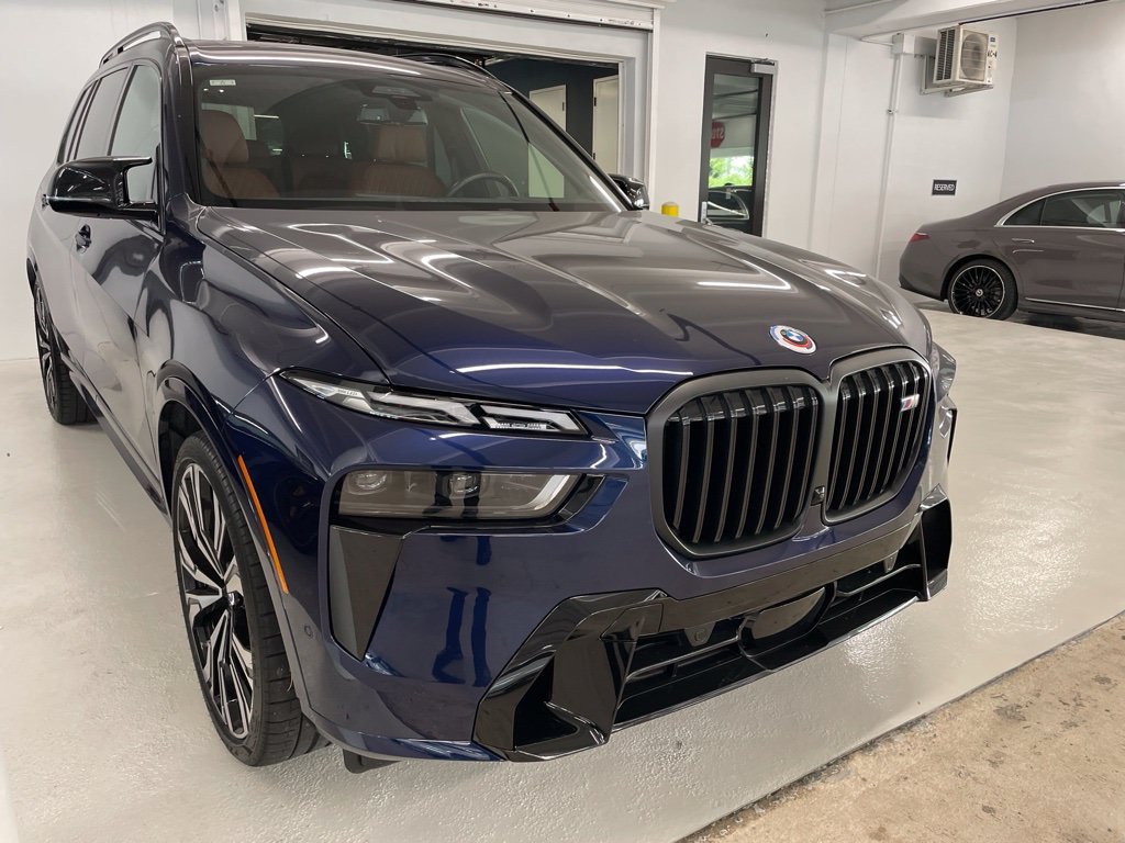2023 BMW X7 M60i