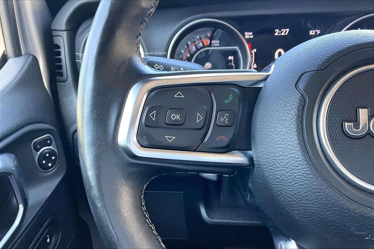 Certified Used 2018 Silver Jeep Sahara image 29