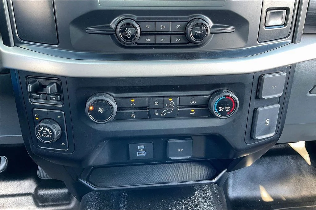 Used 2021 White Ford XL image 32