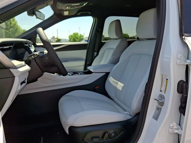 New 2026 White Jeep Laredo image 11