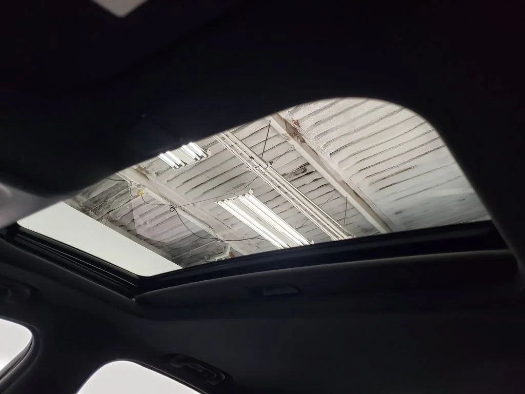 Used 2022 ELECTRIC BLUE Cadillac V-Series image 22