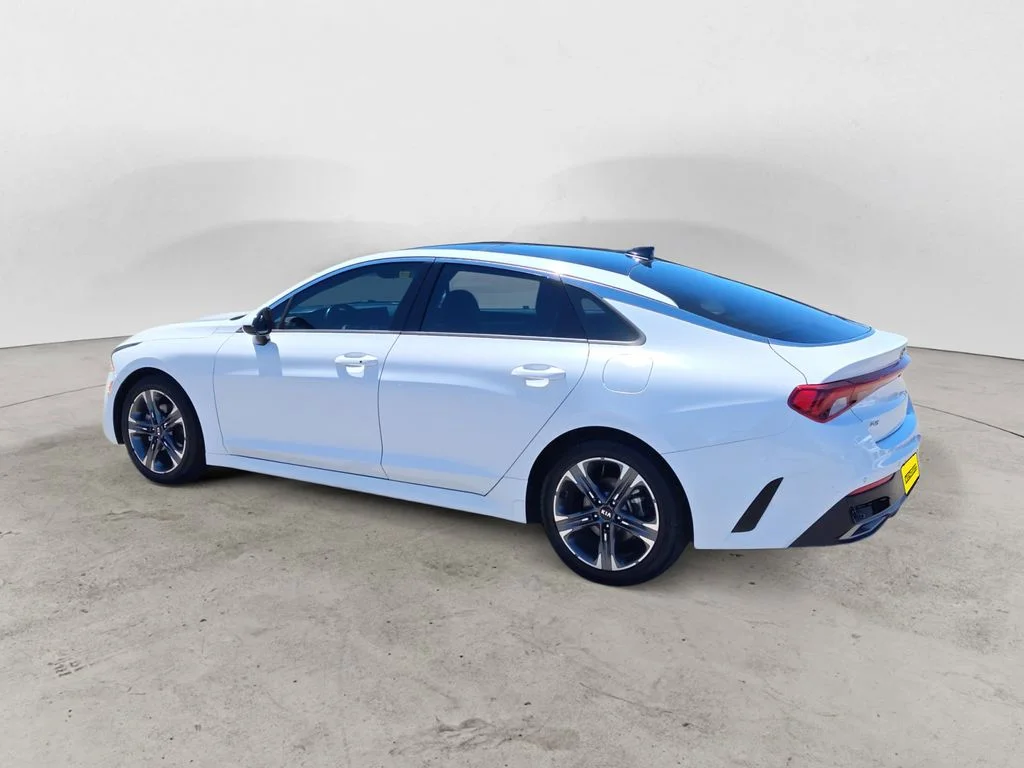 Used 2021 White Kia EX image 3