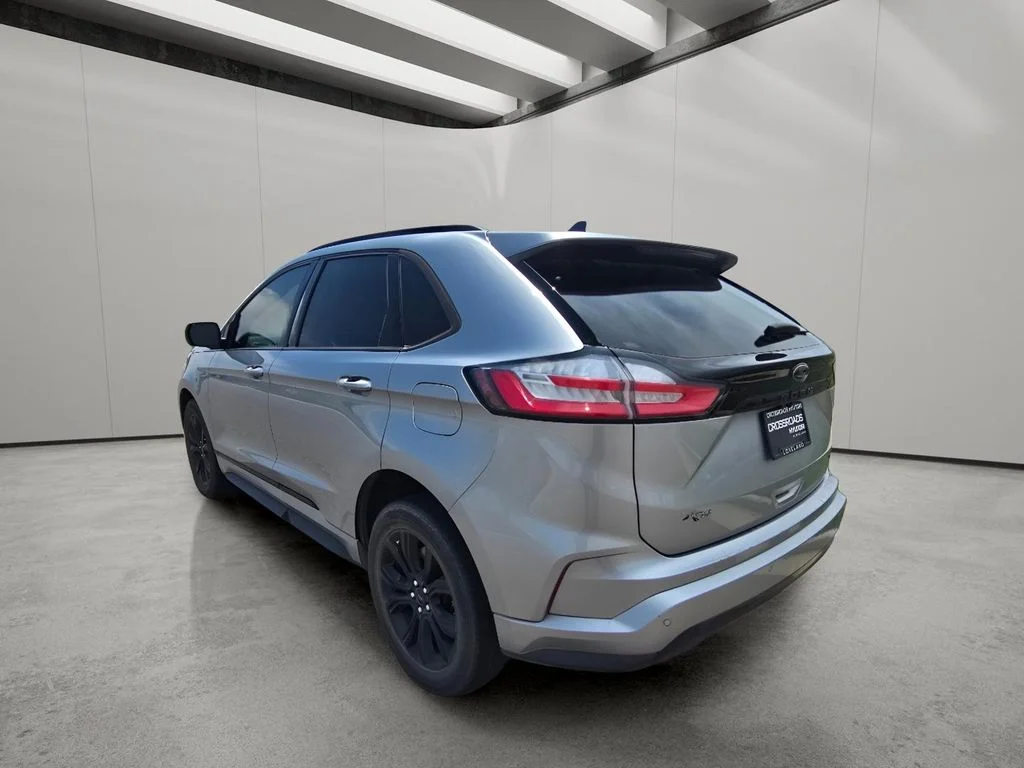 Used 2022 Iconic Silver Metallic Ford SE image 3