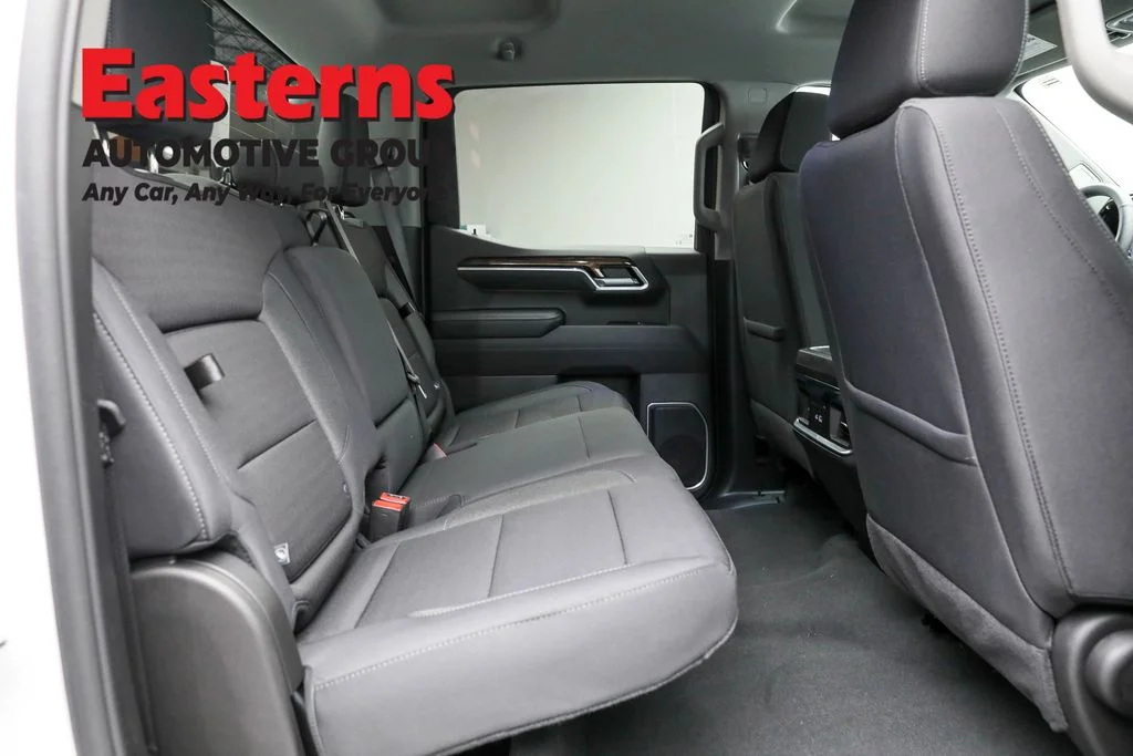 Used 2025 White GMC Elevation image 21