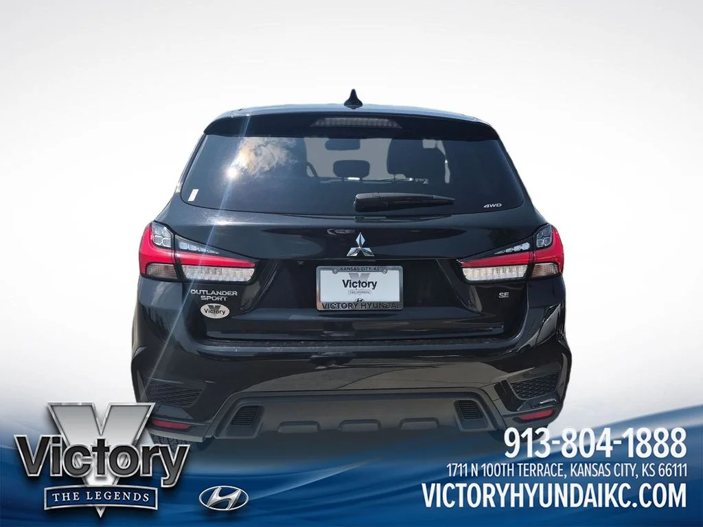 Used 2024  Mitsubishi 2.0 SE image 4