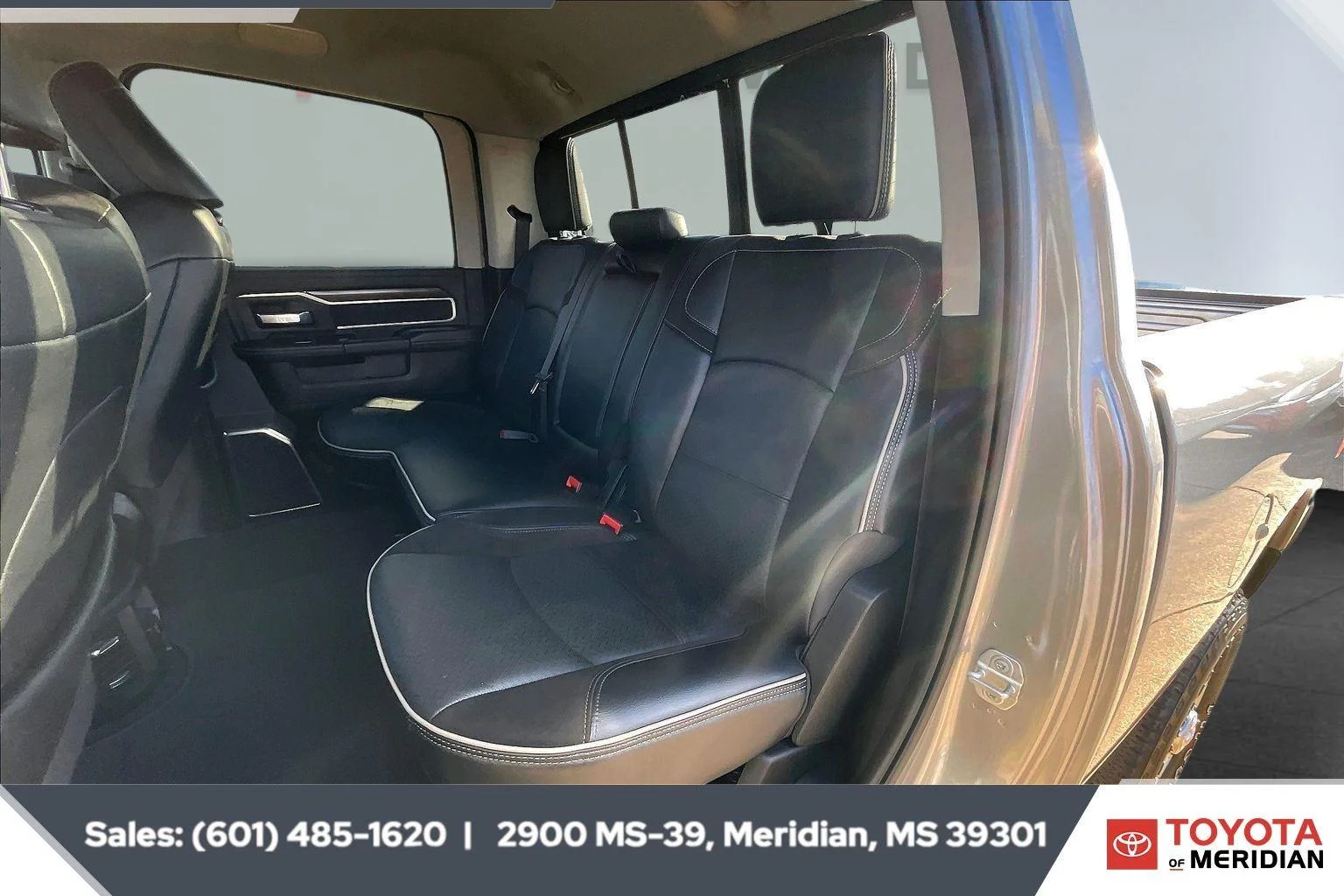 Used 2024 Billet Silver Metallic Clearcoat Ram Laramie image 19