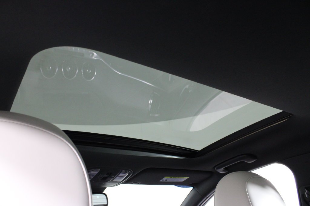 Used 2019 White Kia GT2 image 21