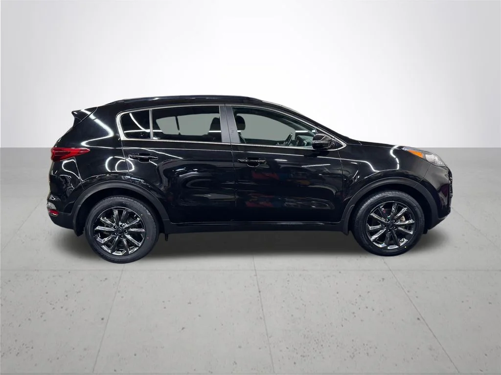Used 2021 Red Kia S image 8