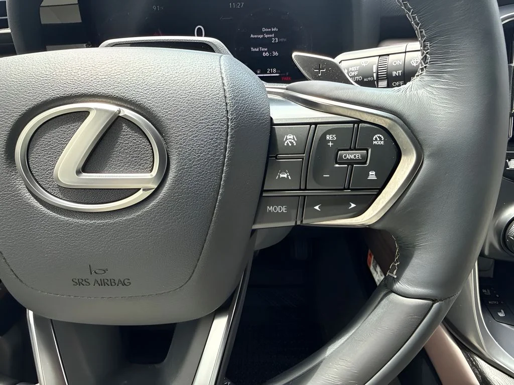 Used 2025 White Lexus 600 Luxury image 18