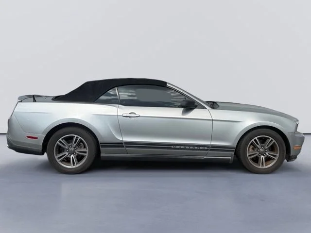 Used 2011 Silver Ford V6 Premium image 1