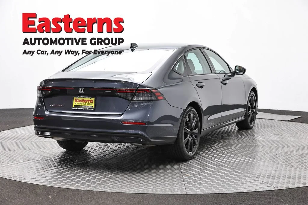 Used 2025 Gray Honda SE image 5