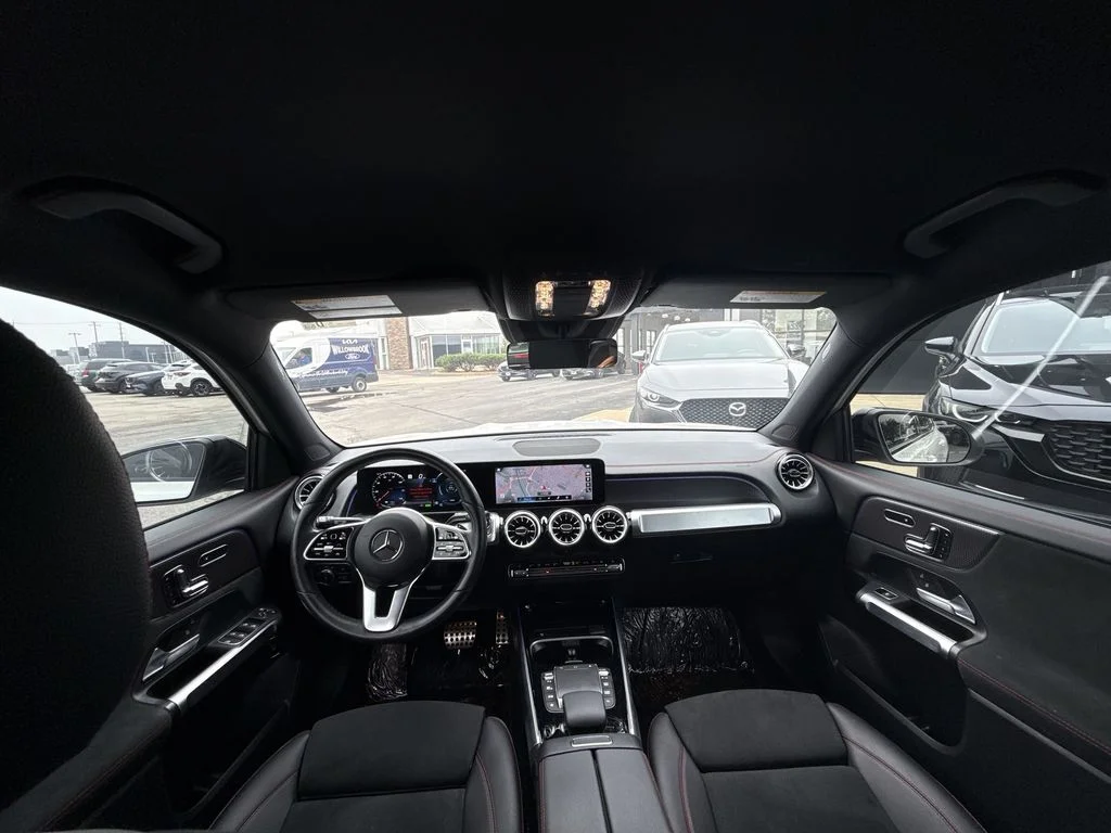 Used 2023  Mercedes-Benz 300 image 21