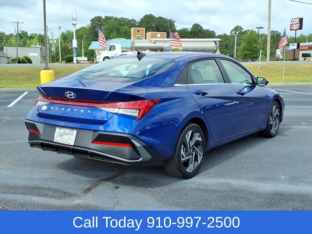 Used 2025 Blue Hyundai SEL Convenience image 18