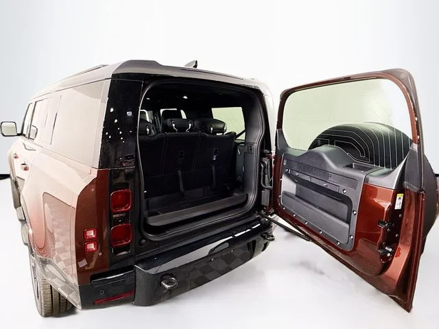 Certified Used 2025 Sedona Red Land Rover X-Dynamic SE image 7