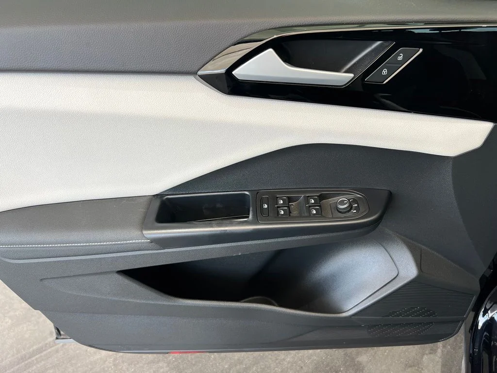 New 2025 Black Volkswagen 1.5T S image 10
