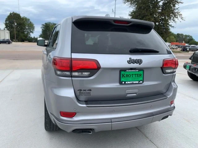 Used 2019 Silver Jeep Overland image 4