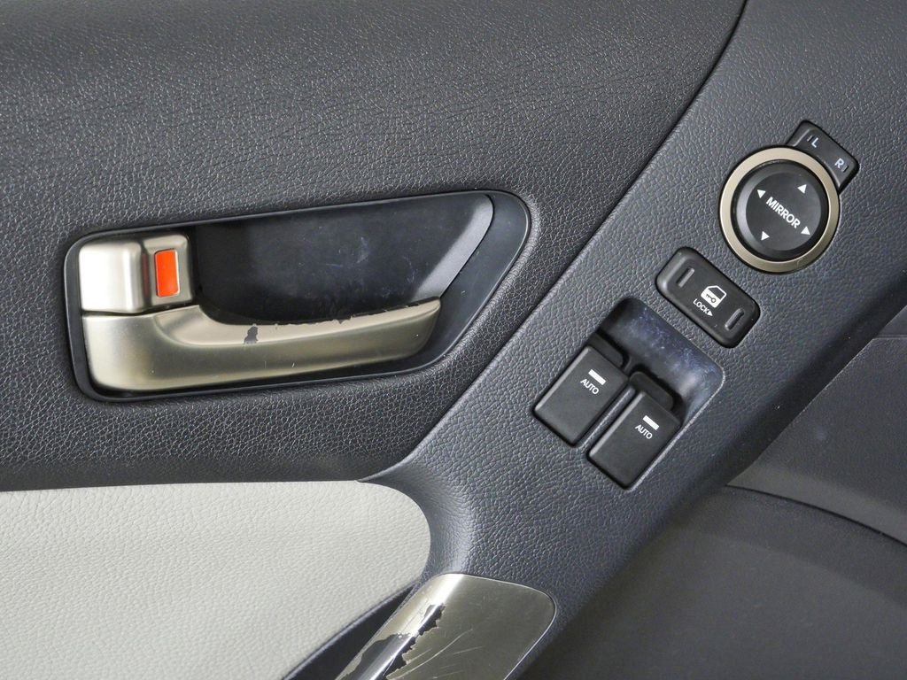 Used 2015 Black Hyundai 3.8 image 30